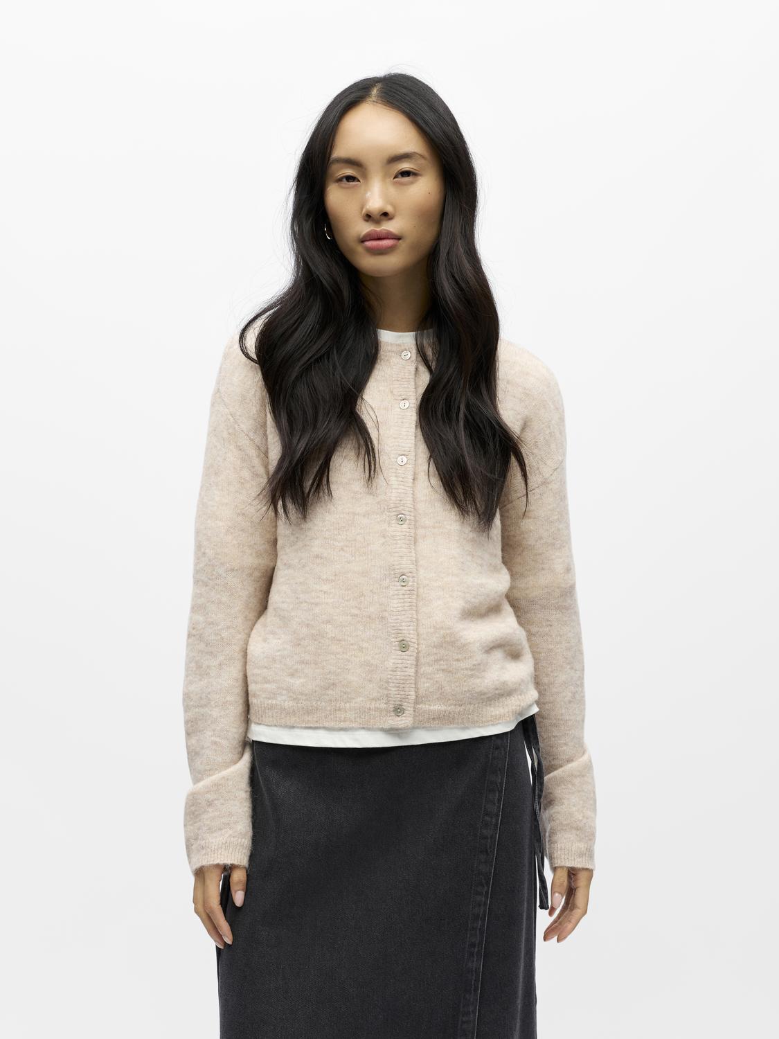 model_shot-front
